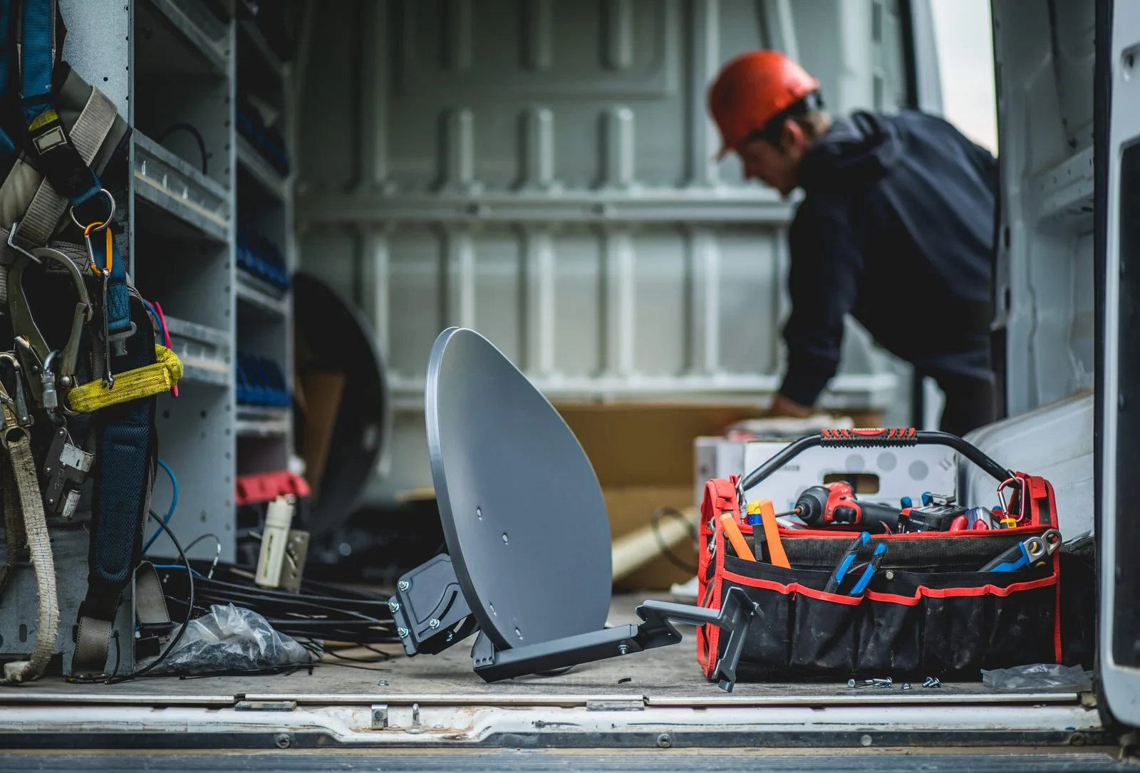 Installer van relocating a DSTV system to a new house